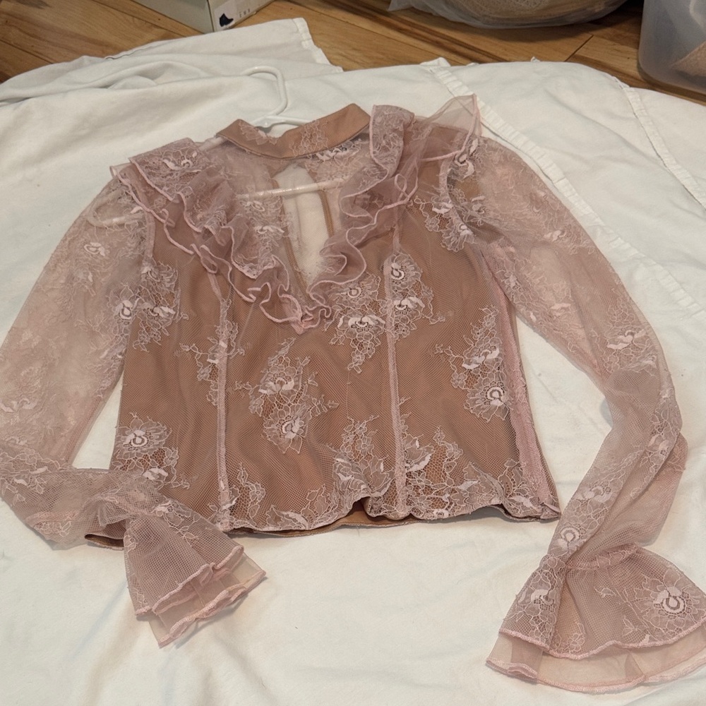 Chic Lace Ruffle Blouse - Light Pink M